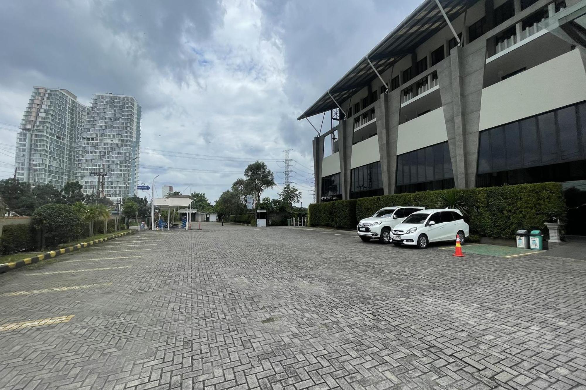 Lemo Hotel Serpong Tangerang Exterior foto